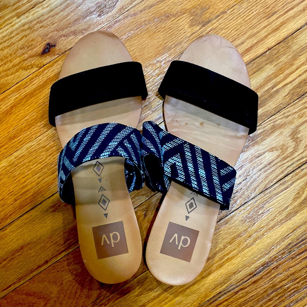 🎉🎉🎉 3 for $20!! SALE 🎉🎉🎉Dolce Vita Sandals